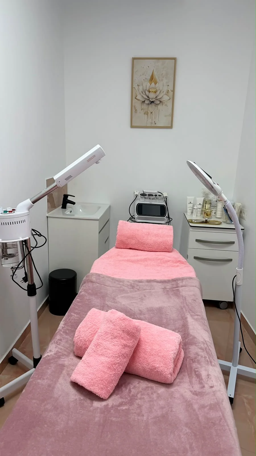 Cabina de tratamientos faciales en Mocanu Galería Estética Murcia