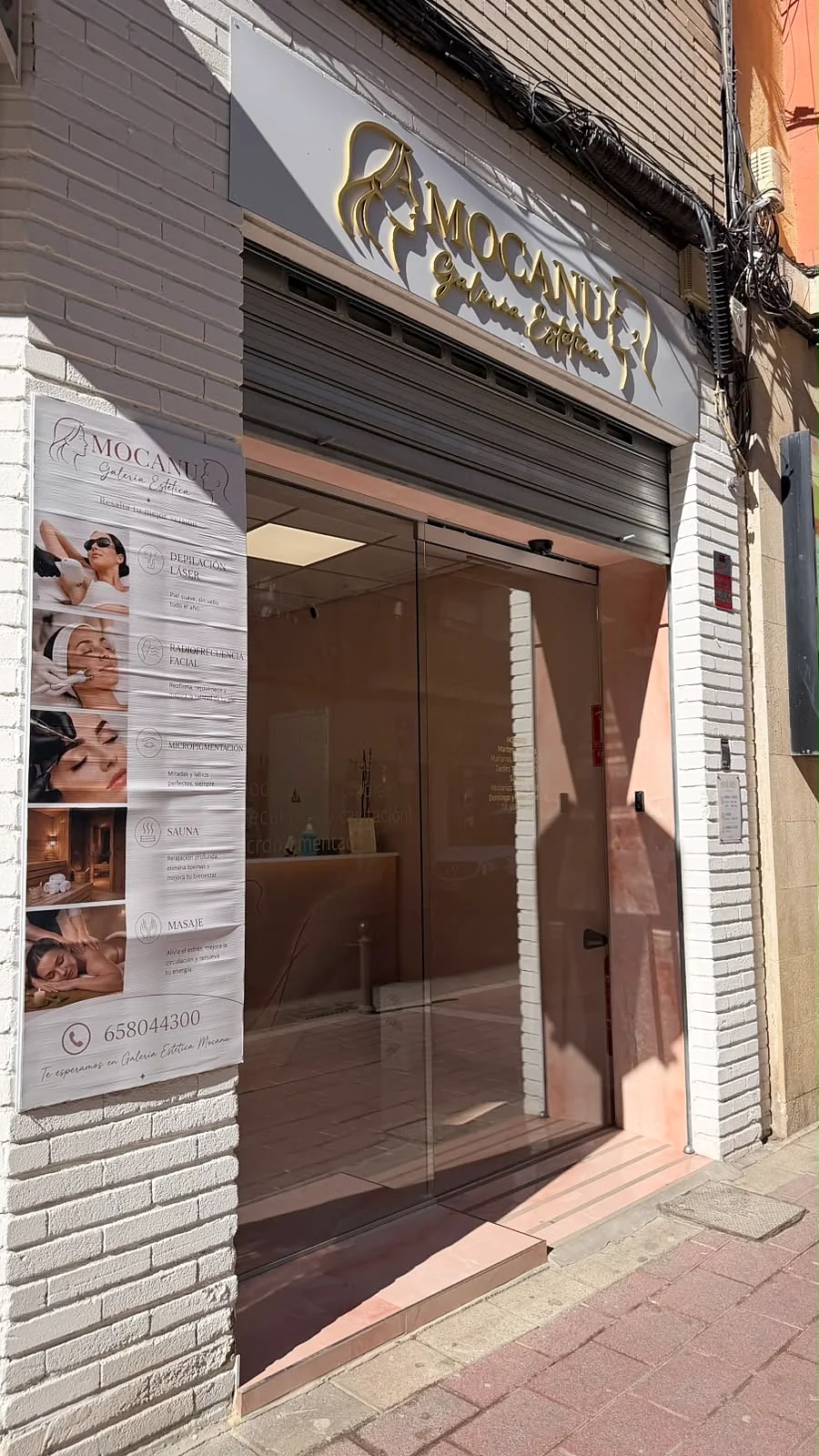 Entrada del centro de estética Mocanu en Calle Mariano Girada, Murcia
